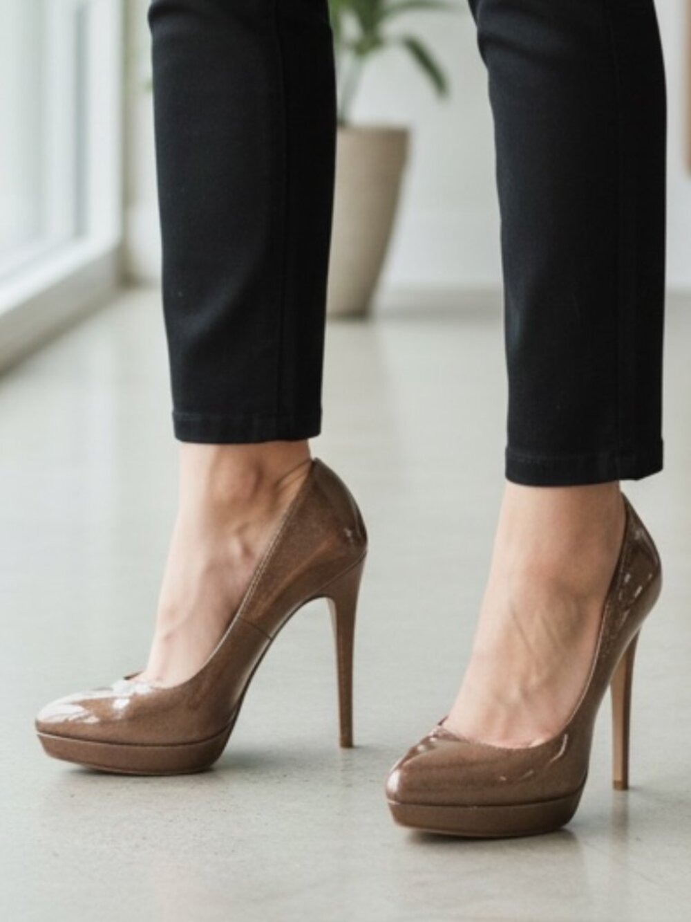 PRADA Women's Patent Leather Pumps size 37
